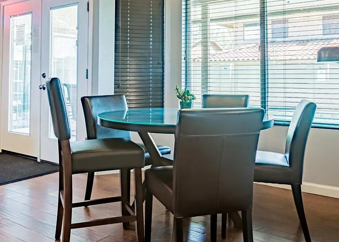 Leisurely House Near Kierland Pool Hot Tub Games Holiday home