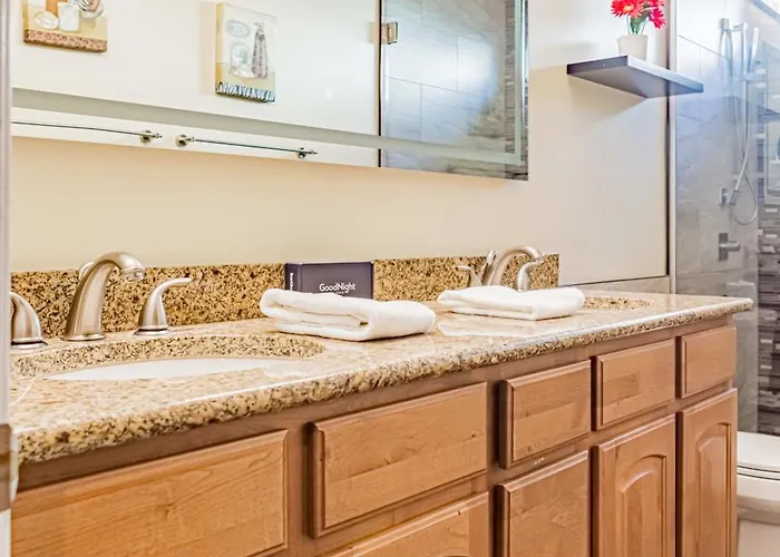 Holiday home Leisurely House Near Kierland Pool Hot Tub Games