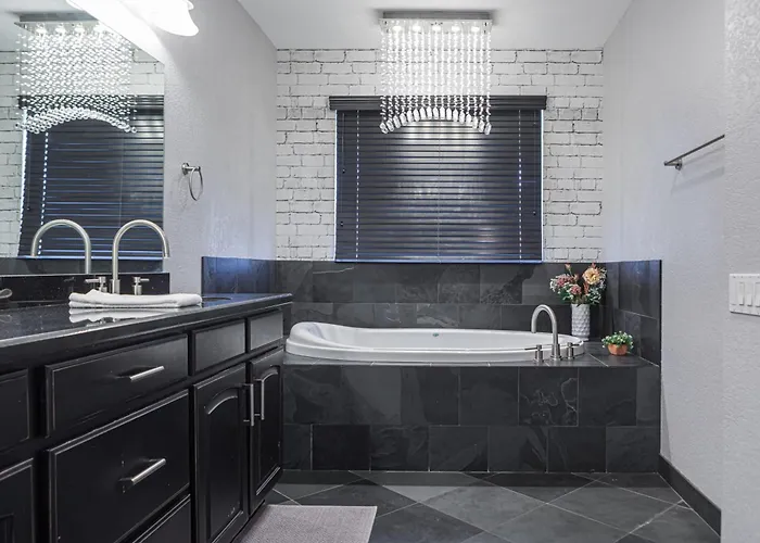 Leisurely House Near Kierland Pool Hot Tub Games Holiday home Scottsdale