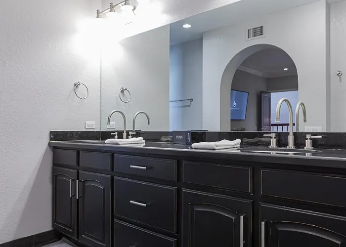 Leisurely House Near Kierland Pool Hot Tub Games Holiday home