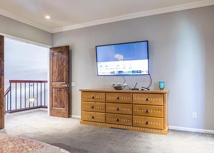 Holiday home Leisurely House Near Kierland Pool Hot Tub Games *