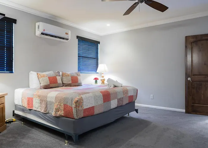 Holiday home Leisurely House Near Kierland Pool Hot Tub Games *